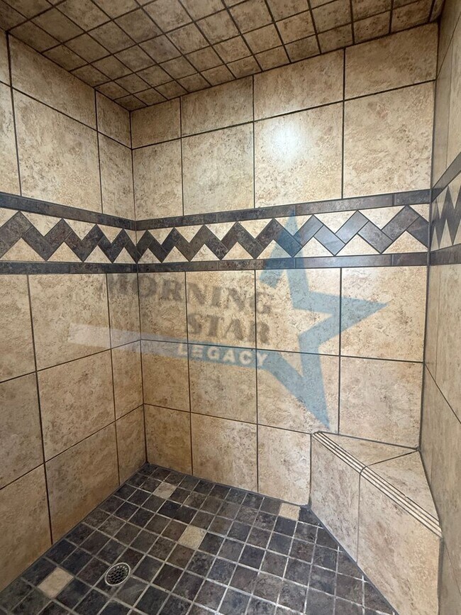 Building Photo - 4 bedroom, 4 bath house - Must see landscaping!