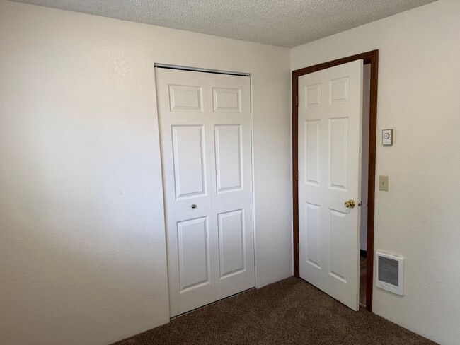 Building Photo - 3 bedroom 2 bath house in Thurston!