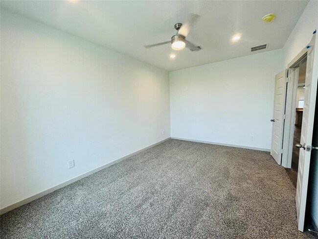 Building Photo - 1718 Bryson Heights Dr