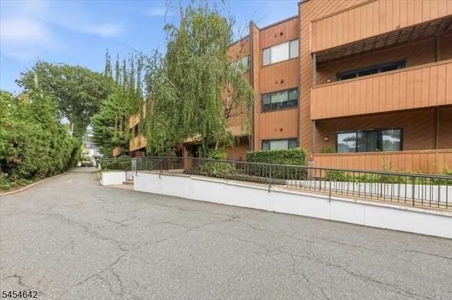 Building Photo - 971 Bloomfield Ave