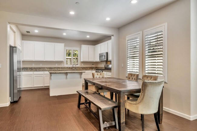 Building Photo - 3343 Vittoria Loop