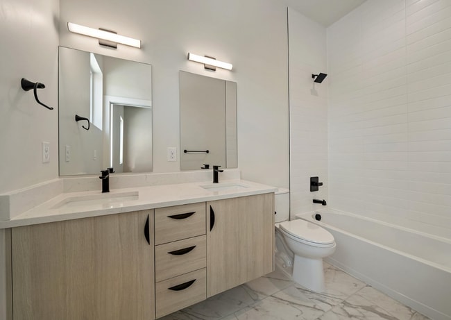 Building Photo - Luxurious New 2 bed 2.5 bath Townhome in S...