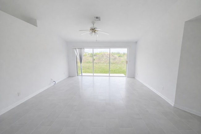 Building Photo - SPACIOUS 3Bd / 2 Ba SINGLE FAMILY HOUSE AVAILABLE