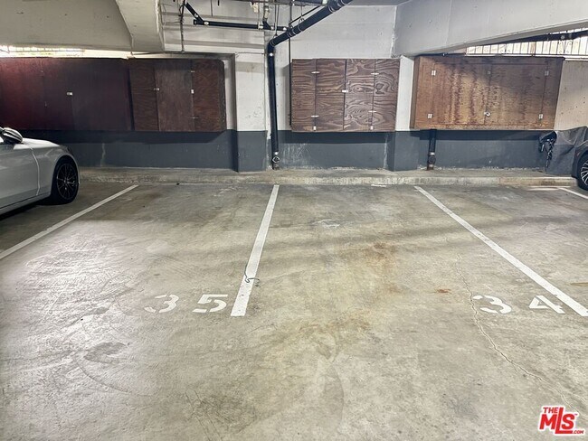 Building Photo - 5651 Windsor Way