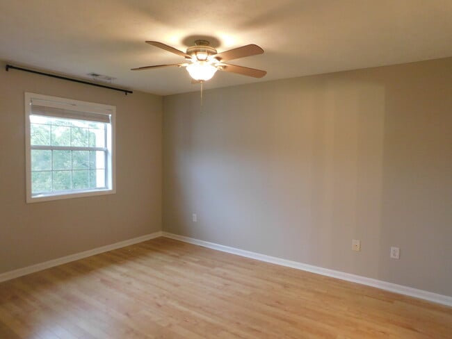 Building Photo - 517 White River Dr