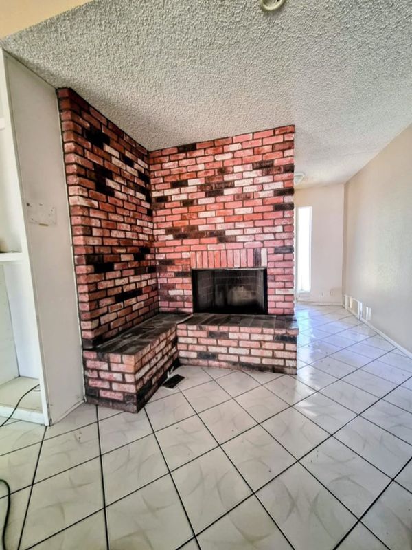 Building Photo - 8834 Palmetto Ave