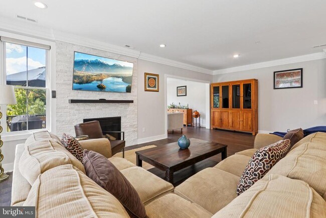 Building Photo - 45 Riverwalk