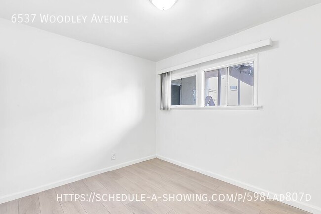 Building Photo - 6537 Woodley Ave