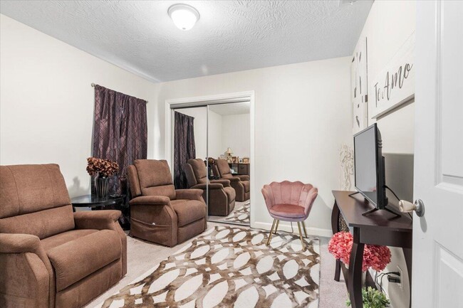 Building Photo - 676 Ventana Dr