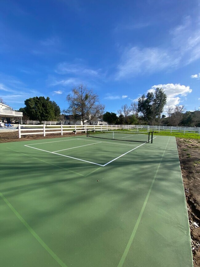 Building Photo - Great horse property in Del Luz!