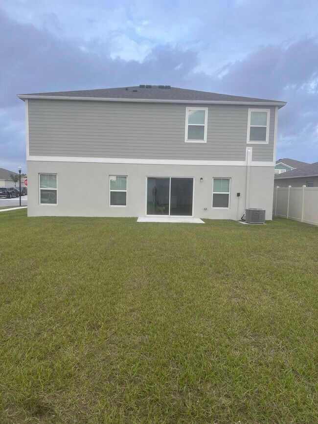 Building Photo - Spacious 5BR House in Winter Haven