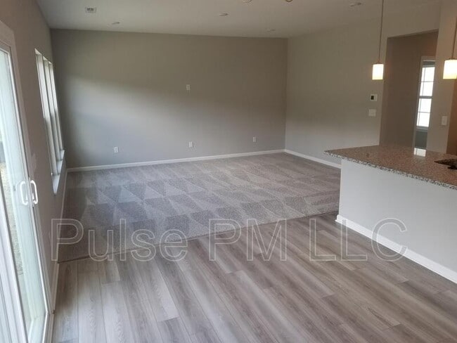 Building Photo - 1389 Meadowrun Ln