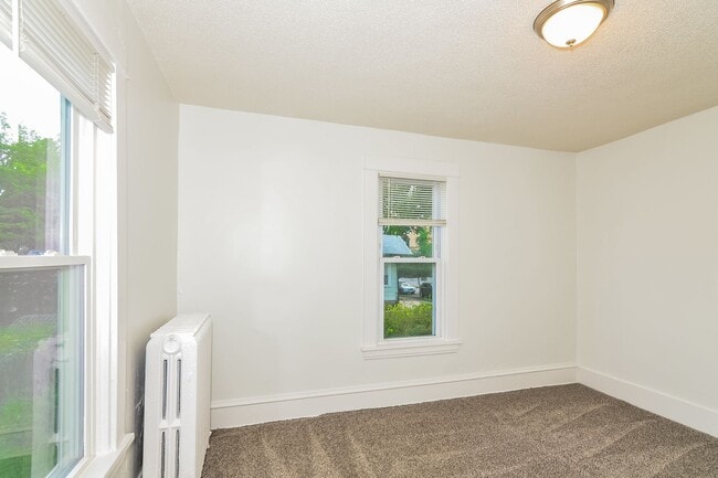 Building Photo - Newly Renovated Single Family Home - GREAT Mpls Location!