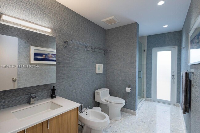Building Photo - 5780 Las Palmas Dr