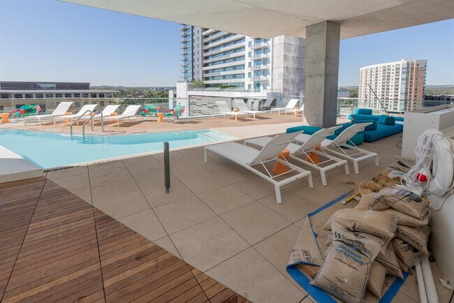 Building Photo - 301 West Ave