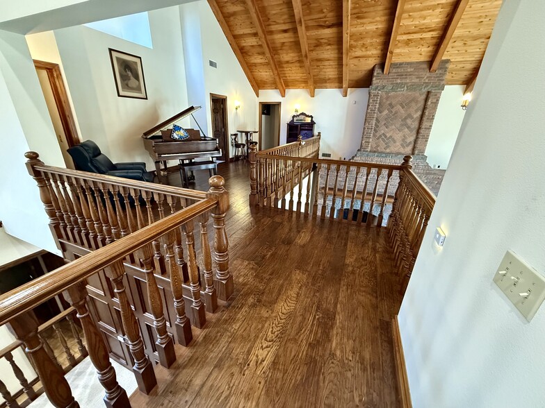 Building Photo - 533 E Sierra Madre Ave