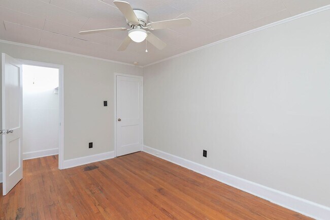 Building Photo - 2 bedroom, 1.5 bath home for rent in the h...