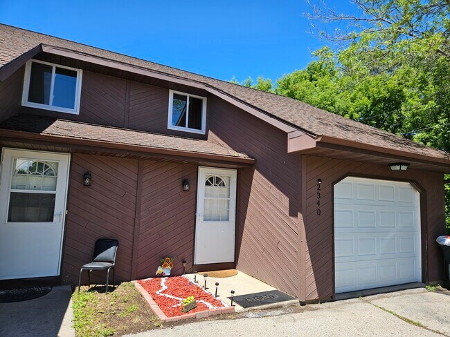 2340 S Ridge. 1/2 of duplex - 2340 S Ridge Rd