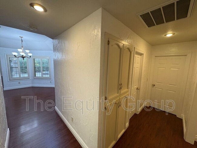 Building Photo - 5503 W Sweet Dr