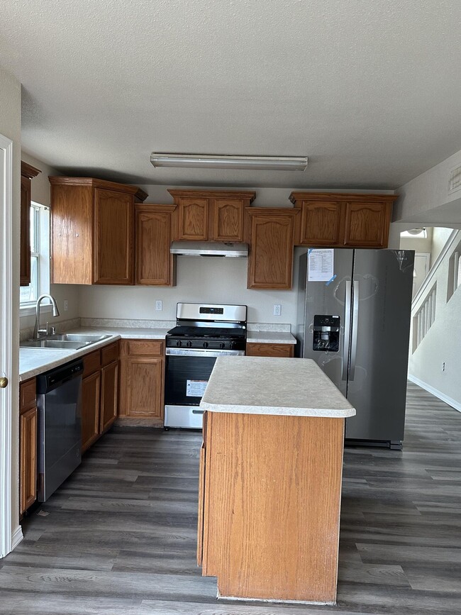 Building Photo - 760 Desert Ash Dr