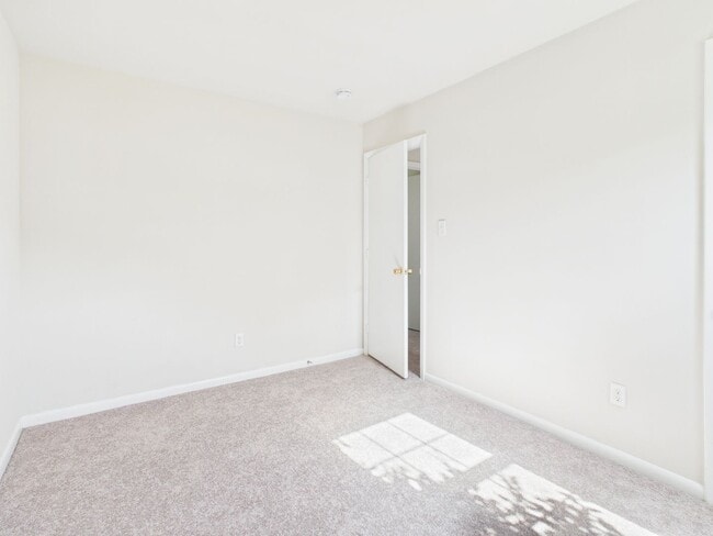 Building Photo - 2336 Sara Ln