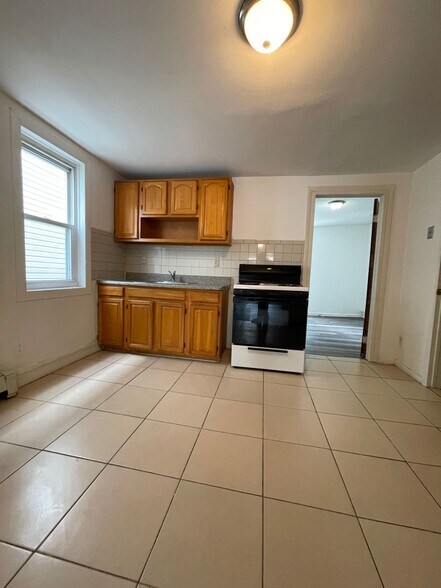 Primary Photo - 105 Fulton Ave