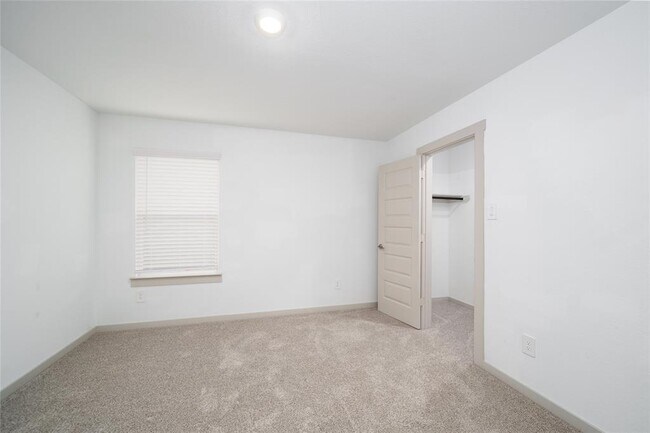 Building Photo - 29423 Red Rocks Pk Dr