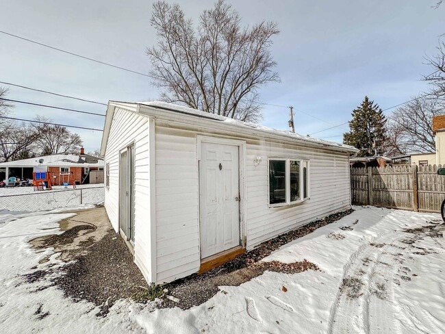 Building Photo - Unique and beautiful 2-3 bedroom home available for rent