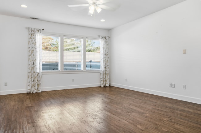 Building Photo - 1259 SilverCrest Dr