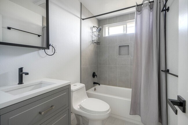 Building Photo - 254 Gloxina St