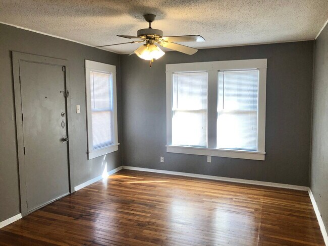 Building Photo - Nice Two Bedroom - Heart of Lubbock