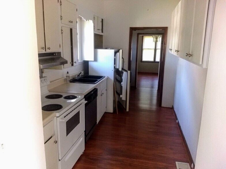 Building Photo - 1006 McMahan Ave