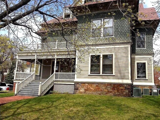 Building Photo - 264 Bowen St