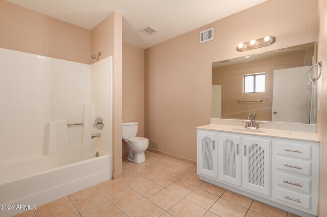 Building Photo - 2058 E Oxford Dr