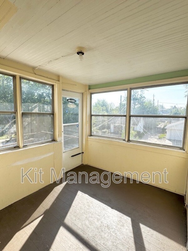 Building Photo - 2057 Airport Hwy