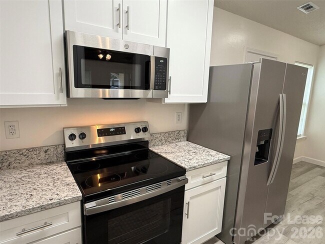 Building Photo - 404 Kingville Dr