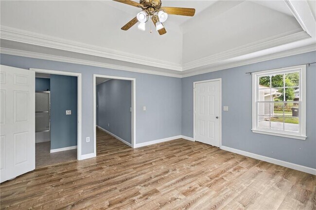 Building Photo - 3535 Stonewall Dr NW