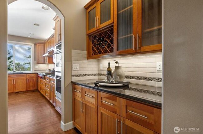Building Photo - Luxury Living in sought after Sterling Woods