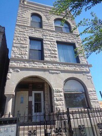 Building Photo - 3 bedroom in Chicago IL 60647
