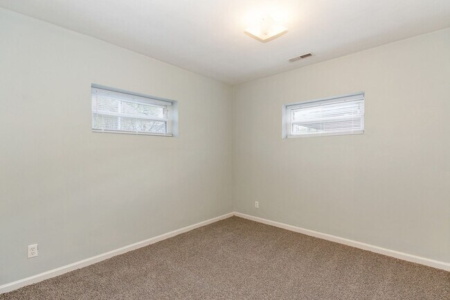 Building Photo - 1443 W 40th St