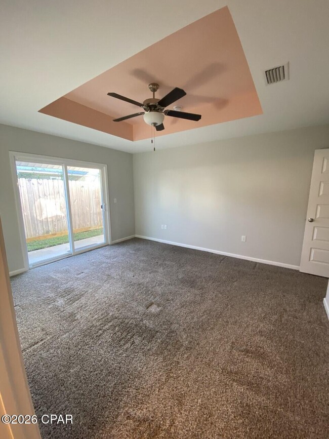 Building Photo - 401 Raven Ln