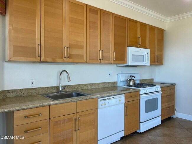 Building Photo - 660 Ocean View Dr