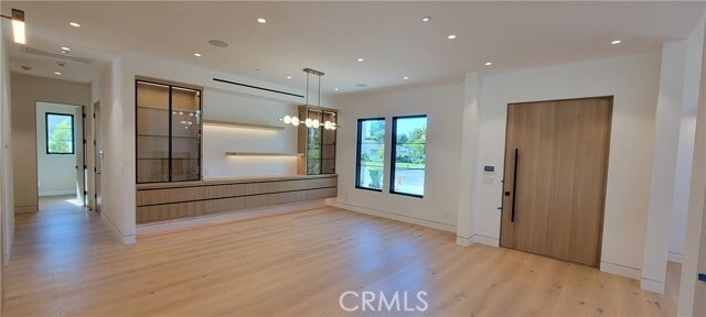 Building Photo - 16354 Moorpark St