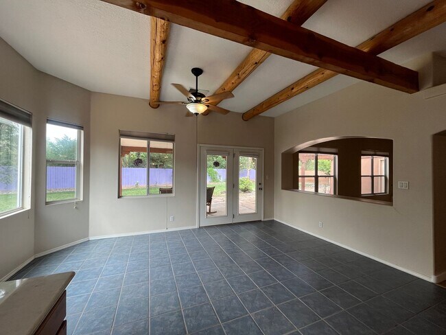 Building Photo - Gorgeous and Quiet 4 Bedroom 2.5 Bathroom ...