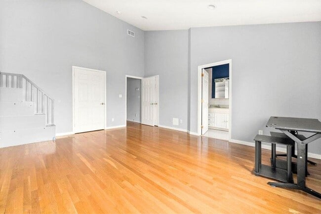 Building Photo - 2 Hops Commons Ct