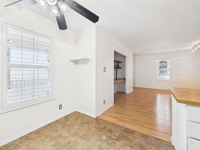 Building Photo - 910 Duncan Ln