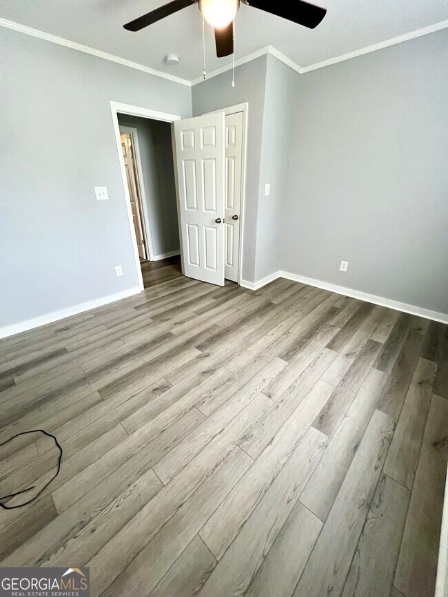 Building Photo - 112 Cedar St