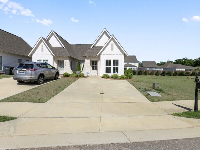 Building Photo - 1255 Burrow Cir