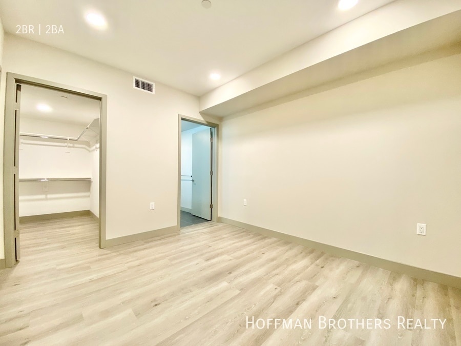 Building Photo - 1532 Brockton Ave