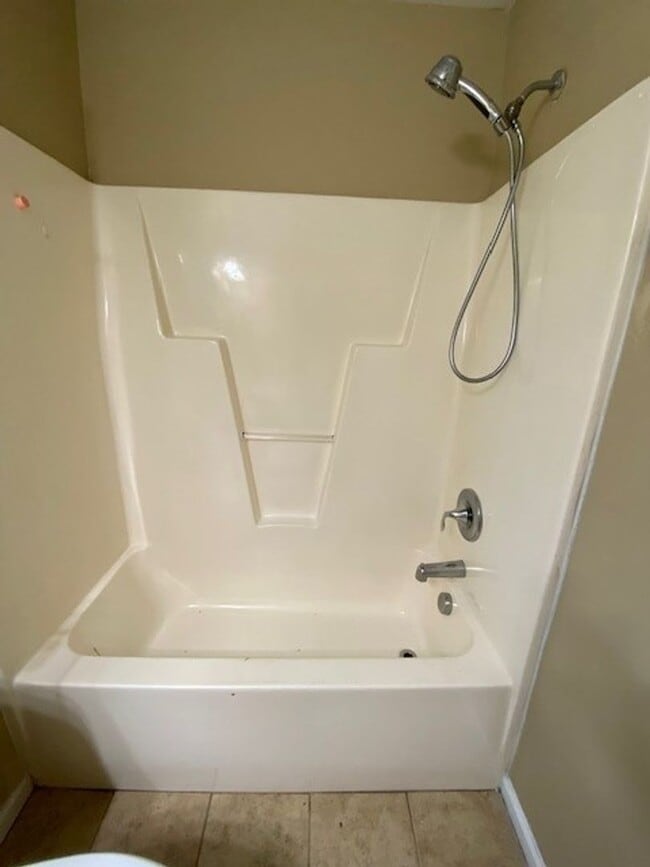 Building Photo - Welcome to this stunning 3-bedroom, 2-bath...